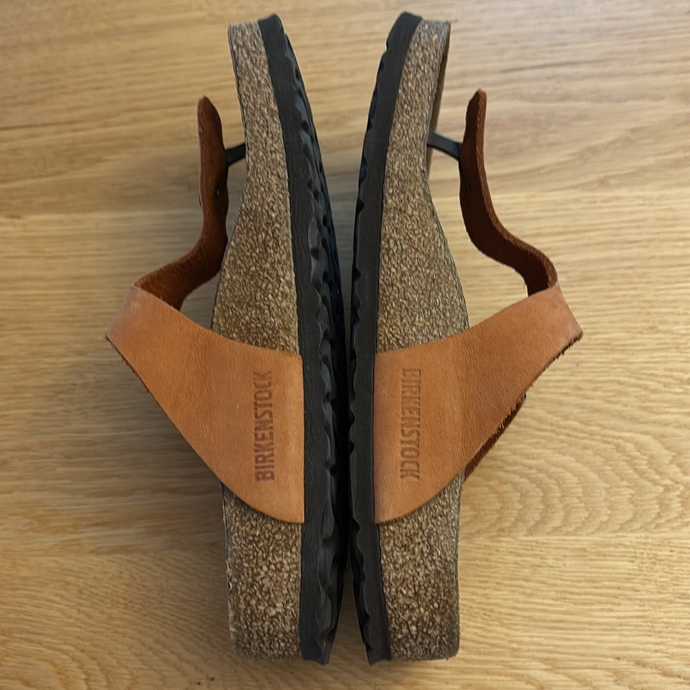 Birkenstock Gizeh Tan Leather Thong Sandals with Buckle - Picture 7 of 10